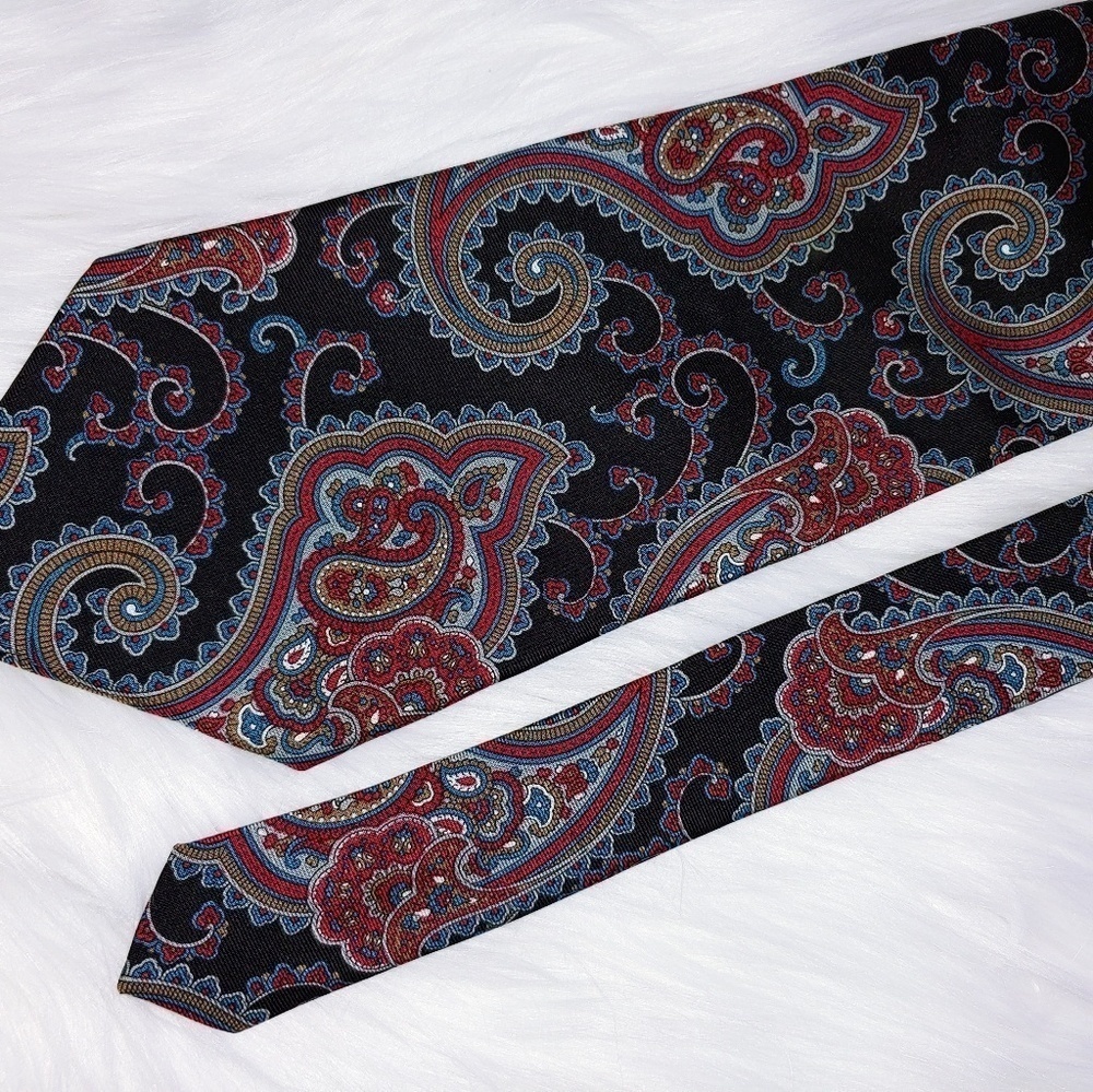 Oak Creek Blue Paisley Italian Silk Tie 56